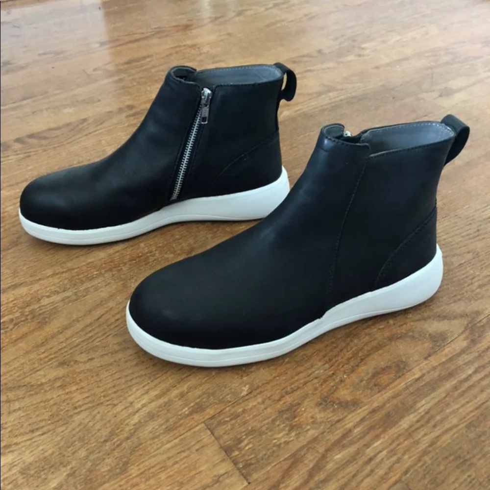 Redwing womens ultralight safety toe shoes